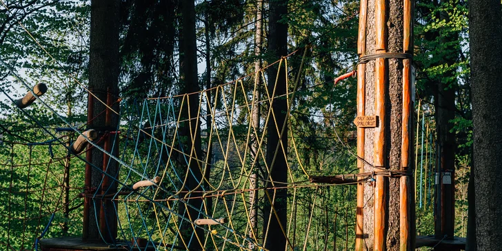Navštivte Pec pod Sněžkou (8 km) – čeká tu na vás lanové centrum a bobová dráha v Relaxparku. 