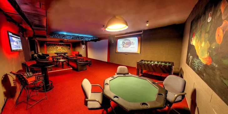 Nově je k dispozici parádní herna s pokerovým stolem, kulečníkem, fotbálkem a šipkami.