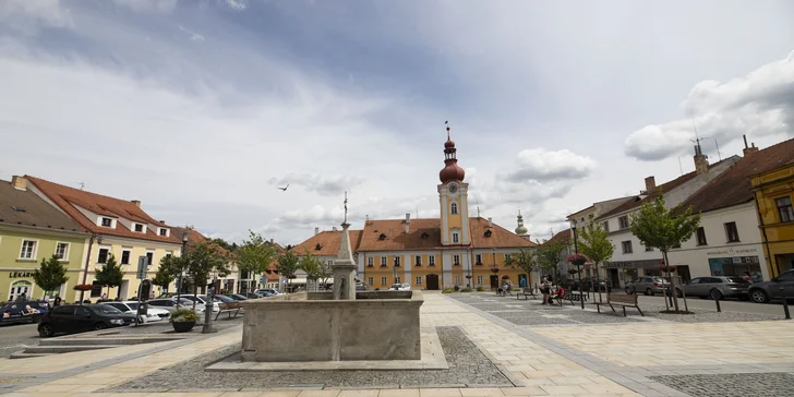 Hotel stojí len pár minút od námestia v Kaplici.