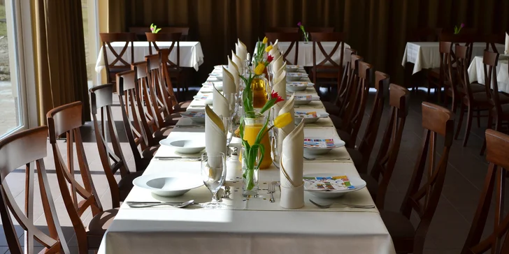Na oběd zajděte třeba do restaurace Nyárfás, která věnuje pozornost zdravé výživě.