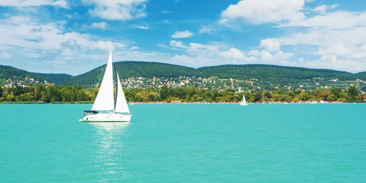 Zamíříte ke břehům jezera Balaton. 