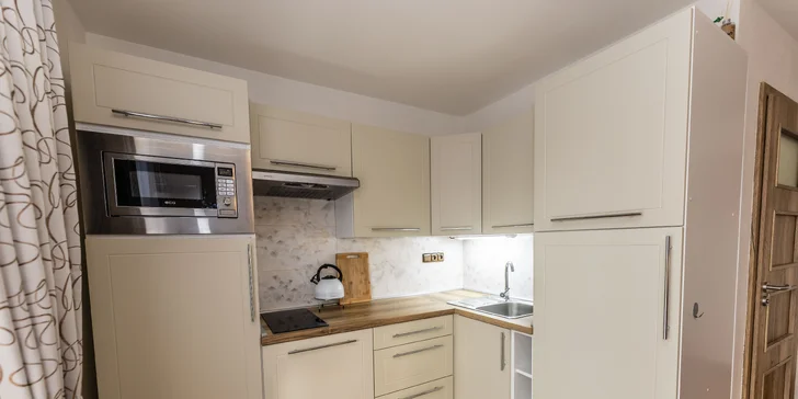 (Kuchyň u apartmánu 2)