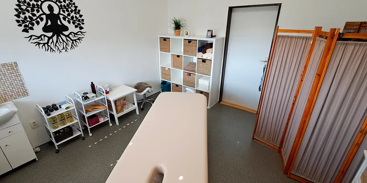 Kromě masáže chodidel najdete v nabídce také letní relaxační proceduru pro uvolnění chodidel, celých nohou a zad.
