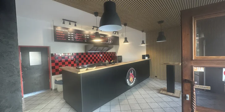 Tady si svůj burger vyzvednete.
