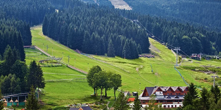 V horském středisku to žije po celý rok. Vyšlápněte si na vrchol Czarne Góry, je to asi hodinová túra. 