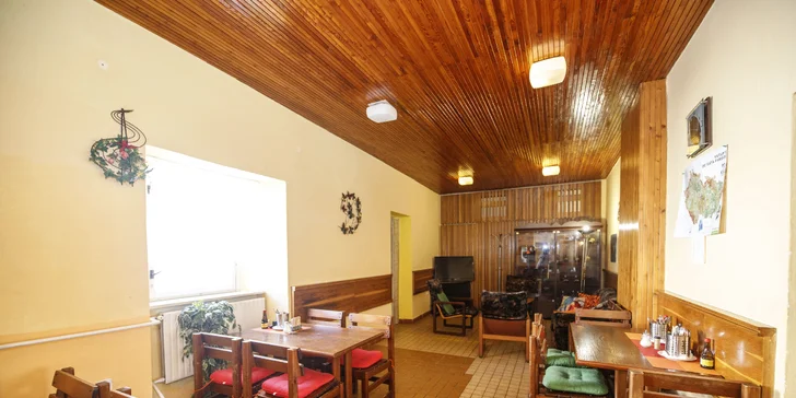 V hotelu se nachází také úschovna kol, sauna a jídelna.