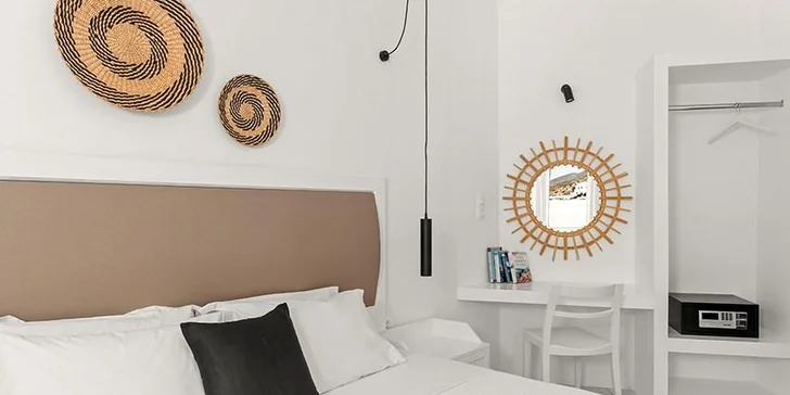 Pokoje mají TV, Wi-Fi připojení, klimatizaci i trezor.