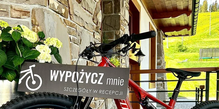 V okolí hotelu si přijdou na své milovníci turistiky i cyklovýletů.