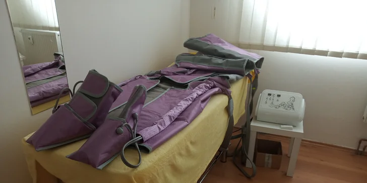 Masérka vám na začátku otevře lymfatické uzliny a pak už nechá pracovat přístroj. 