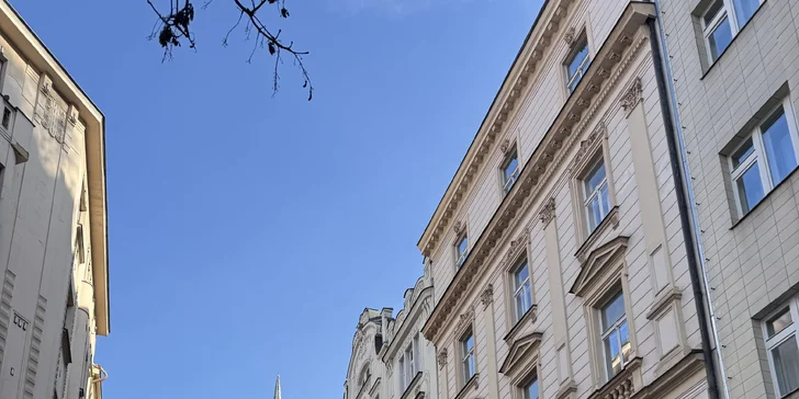 Salon najdete ho kousek od Karlova náměstí, takže sem snadno dojedete metrem i tramvají.