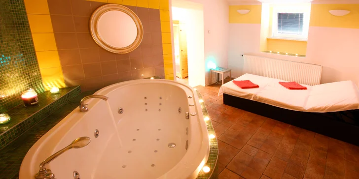 Čeká tu na vás hydromasážní vana, infra sauna a aromaterapie. 