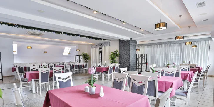 V restauraci si dáte snídaně a večeře.