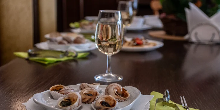 V rámci degustačního menu se můžete těšit na šnečí paštičku, vývar, ragú nebo šneky po burgundsku.