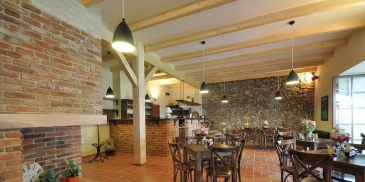 V restauraci se vaří z regionálních i domácích surovin. Na večeře máte 20% slevu. 