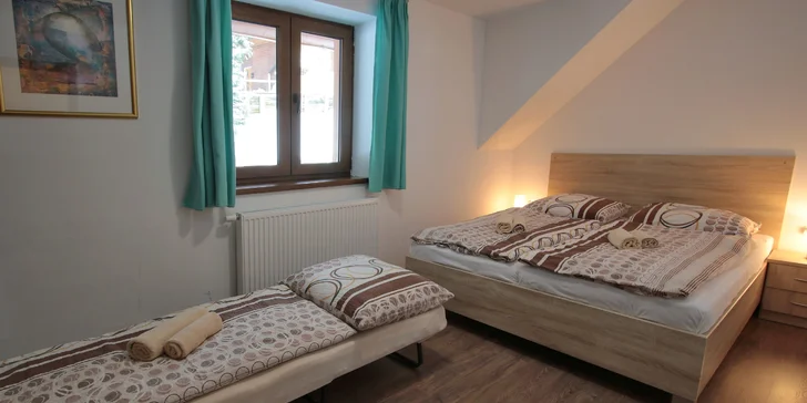 V prípade potreby je možné využiť rozkladaciu posteľ, ktorá je vhodná na spanie pre dieťa (na fotke apartmán 6).
