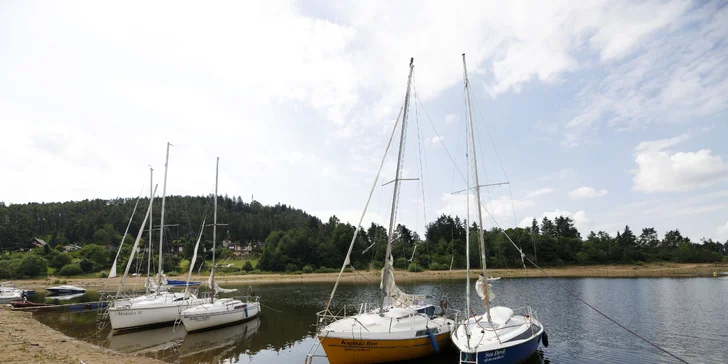 Kotviště Podskalí - lodě Ajeto-yacht.
