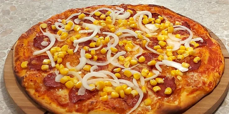 Nebo pizza? Mají tu dvě velikosti!