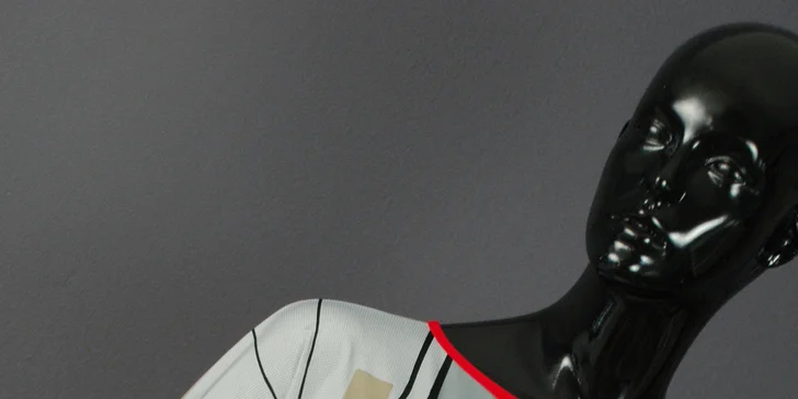 Jeden z kurzů vás naučí šít tričko.