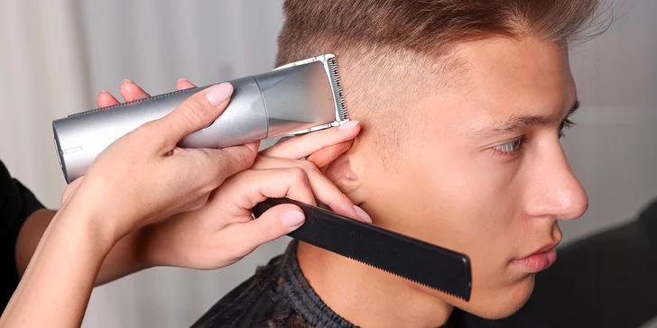 Precizní barber v Karlíně: pánský klasický střih nebo i úprava vousů