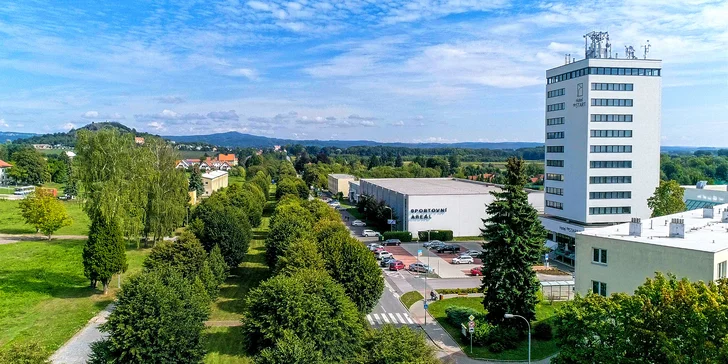 Pri hoteli zaparkujete zadarmo.