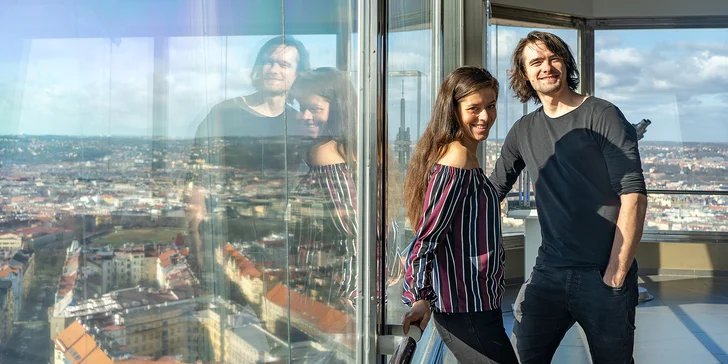 Oblaca a Bistro 66 se nacházejí přímo v Žižkovské věži, ve výšce 66 metrů.
