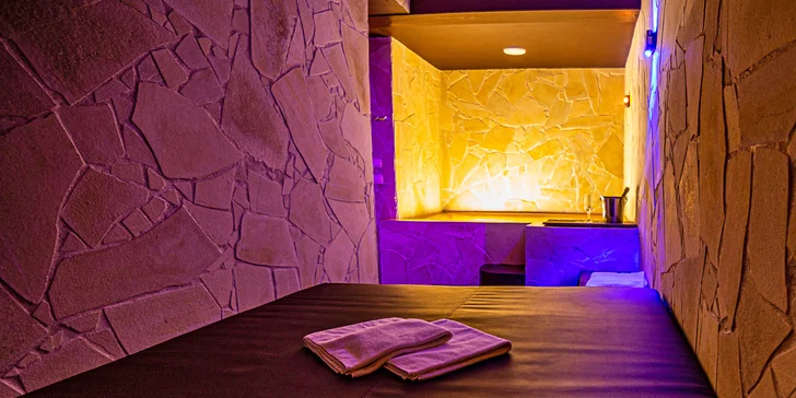 Podle zvoleného typu voucheru se můžete naložit do vířivky, odpočívat v relaxační zóně a třeba i prohřát v sauně. 