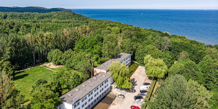 Hotel se Aqua House se nachází kousek od pláže a vedle aquaparku.