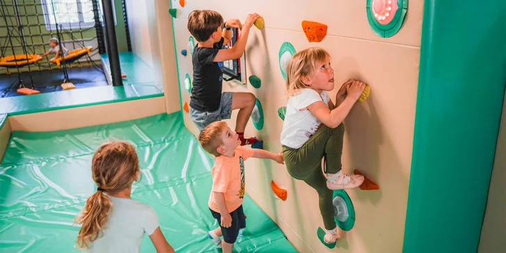 Bazének, hračky i minigolf: celodenní vstup do zábavního centra Jojopark pro děti i dospělé