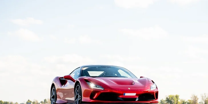 FERRARI F8 TRIBUTO