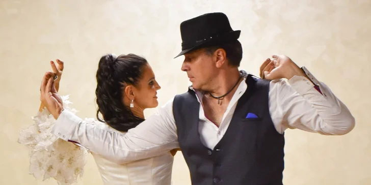 Kurzy bezpárovej a párovej salsy a tanečné cvičenie kubánskou technikou afro – contemporary v tanečnej škole „Salsa, Son, Pasión“