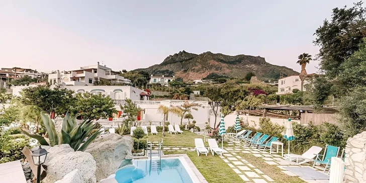 Wellness a spa nabízí širokou škálu procedur: od bahenních zábalů až po masáže, přičemž využívá lokální přírodní zdroje.