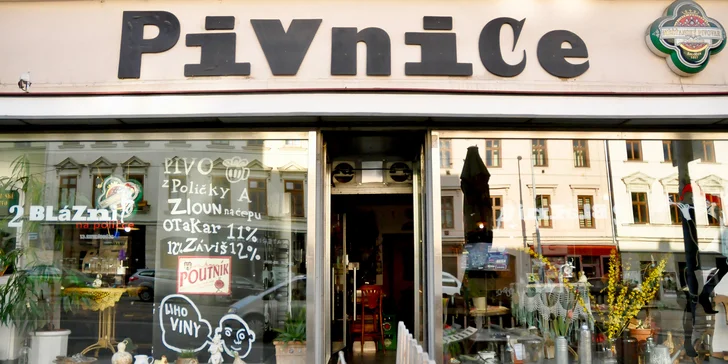Dáte si domácího pikantního utopenec s cibulí a zeleninou nebo nakládaný hermelín s olivami a kozími rohy.