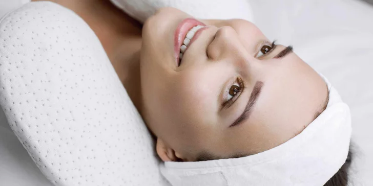 Balíček pro oslnivý pohled: lash lifting řas a laminace obočí s barvením