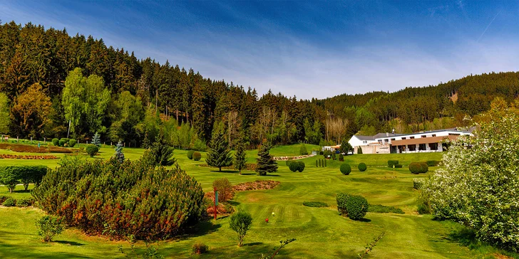 Resort leží v CHKO Slavkovský les, budete koukat do zeleně a na golfové hřiště.
