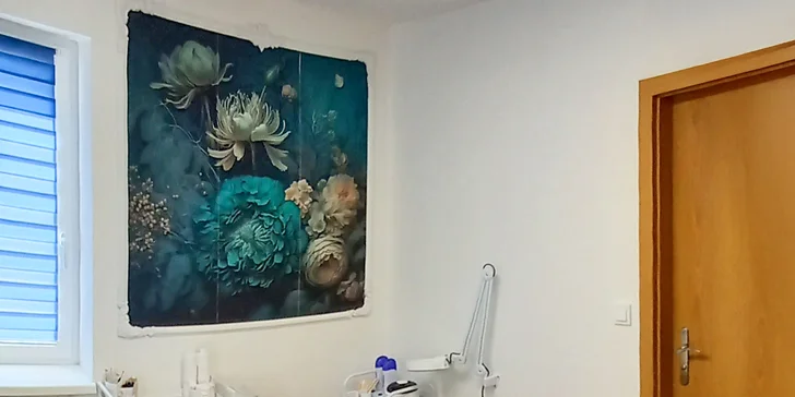 Dočkáte se povrchového i hloubkového čištění, peelingu, aplikace masky a krému i úpravy obočí. 