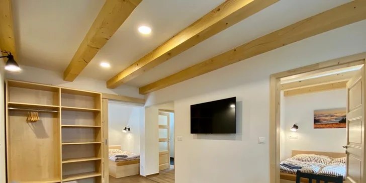 Apartmánové domky jsou umístěné v těsné blízkosti hlavní budovy. 