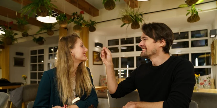 K posezení vás určitě zláká krásná kavárna.