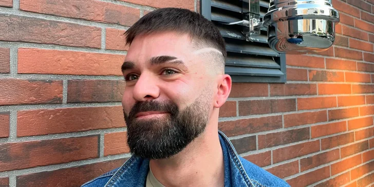Zdejší zkušení barbeři používají tradiční metody, jako je holení břitvou, ale i moderní techniky, aby váš vzhled byl vždy perfektní.