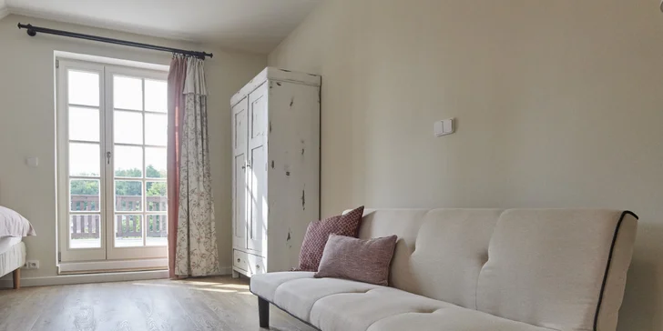 Rozkládací pohovka slouží k posezení i přespání (apartmán č. 4).
