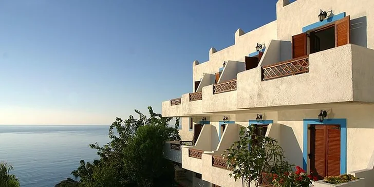 Zájezd je včetně letenky a transferu z letiště k hotelu a zpět. 