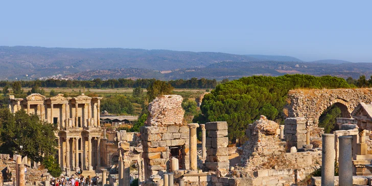 Uvidíte také ruiny antického města Hierapolis nebo biblického Efezu.