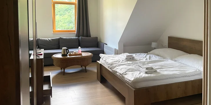 Připraven pro vás bude dvoulůžkový pokoj s možností rozkládací pohovky či apartmán Superior. 