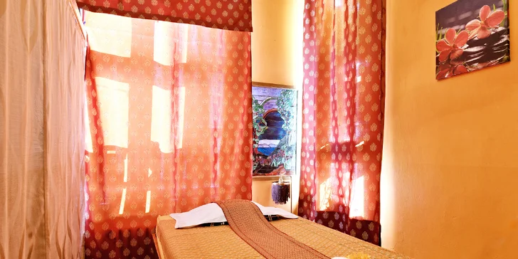 Olejová je jemnější, užijete si při ní relaxační a uvolňující zážitek, který podpoří i krásně vonící olej. 