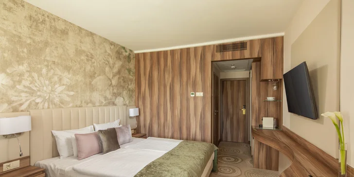 K dispozici je také Deluxe o rozloze 20 m² a největší Superior velký 25 m² – v těchto pokojích je i set na přípravu kávy a čaje.