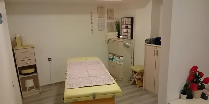 Aby odpočívala i duše a mysl a nejenom tělo, nechybí v salonu tóny uklidňující hudby.