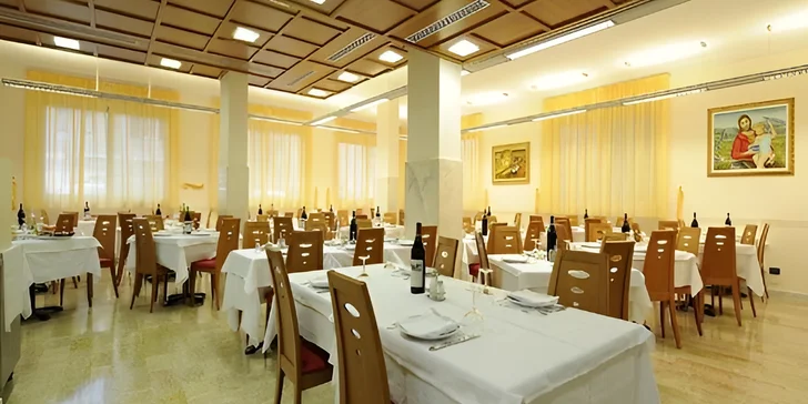 Už teraz sa môžete tešiť na bohaté bufetové raňajky a servírované trojchodové večere so šalátovým bufetom.
