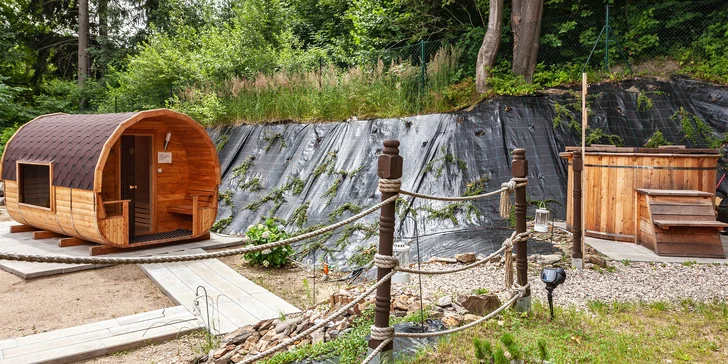 Vonkajšia sauna je otvorená v závislosti od počasia.