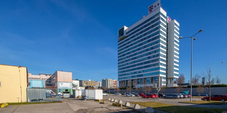 Galiot sa nachádza v skvelej lokalite bratislavského Ružinova. Zákazníci majú k dispozícii pohodlné parkovanie dostupné aj cez víkendy.