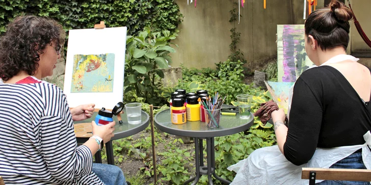 Začnete welcome drinkem a během workshopu si můžete doplnit energii sladkou odměnou.