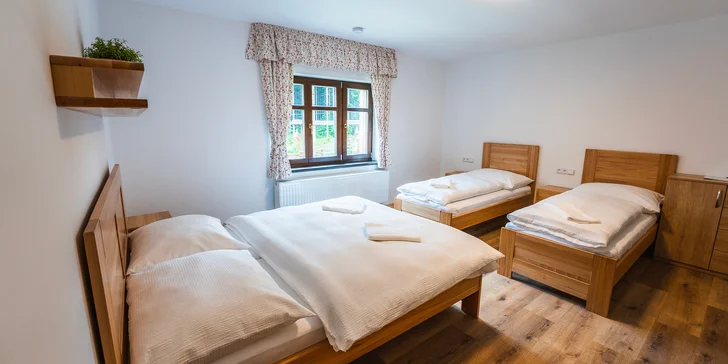 Čaká vás ubytovanie napríklad v prízemnom útulnom apartmáne č. 1 so štvorlôžkovou spálňou.